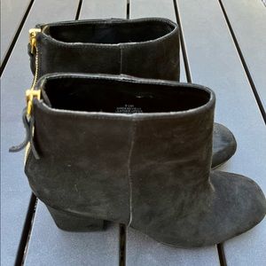 Black Suede Nine West Woman’s Block Heel Ankle Booties, Size 9.5